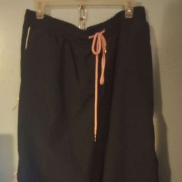 Elastic waist track style pants with pink bows accents on the sides - Picture 6 of 7
